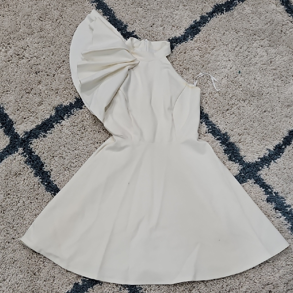 Lu Lu's Elegant Cream Sleeveless Dress